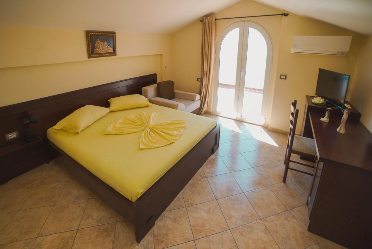 Hotel Serxho Sarandë 外观 照片