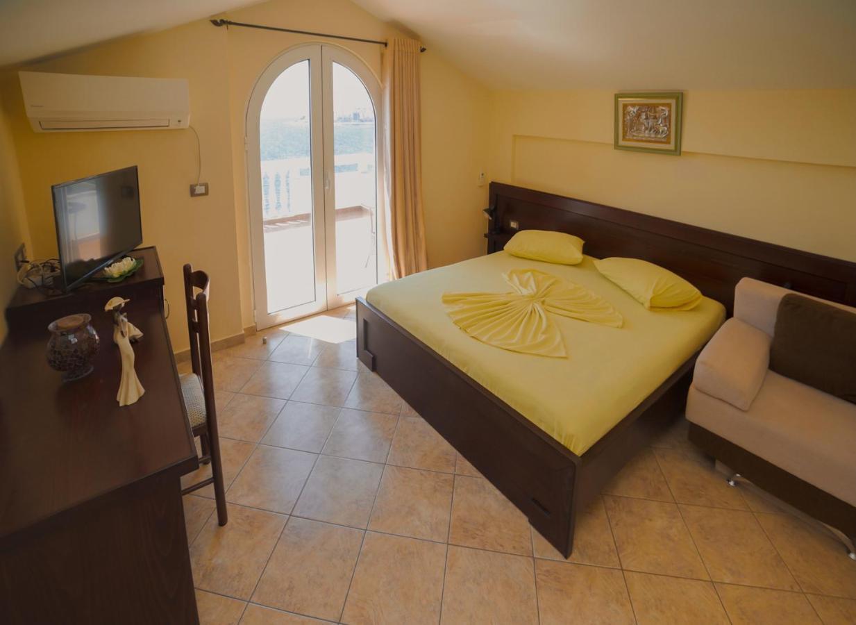 Hotel Serxho Sarandë 外观 照片